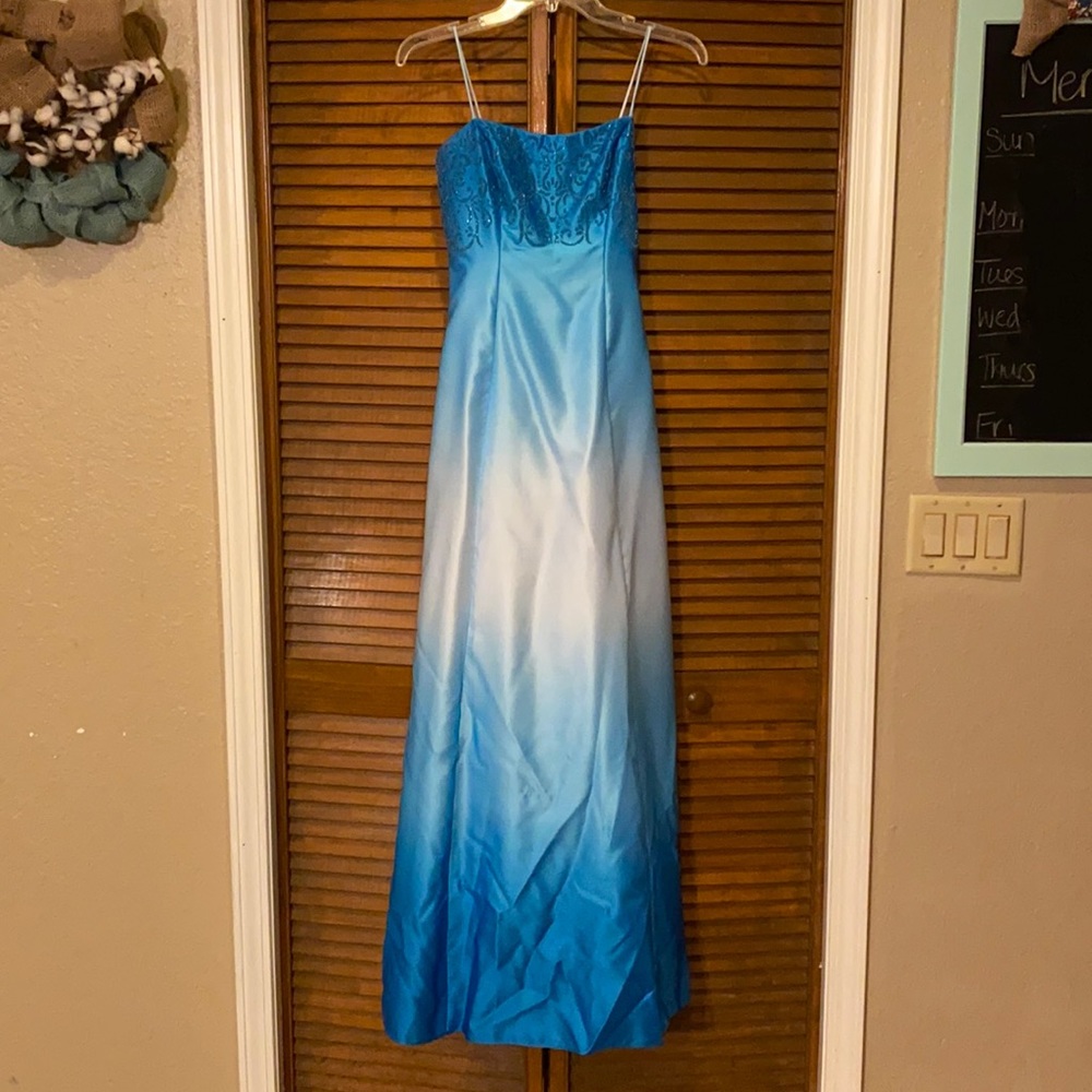 Floor length gown size 3/4 (juniors sizing)